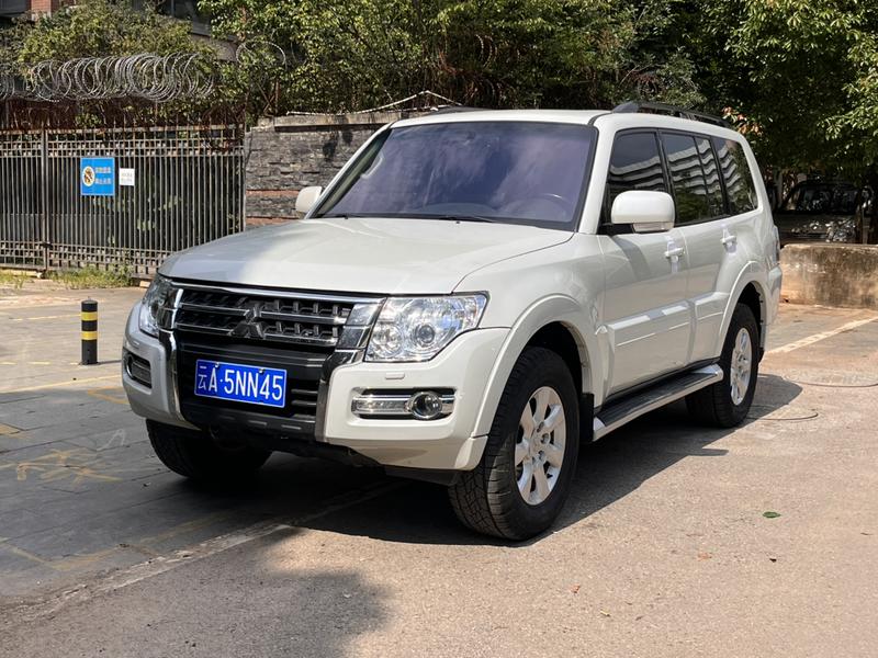 Mitsubishi Pajero (Import) - фото 0