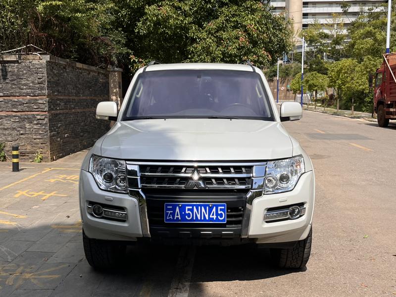 Mitsubishi Pajero (Import) - фото 1