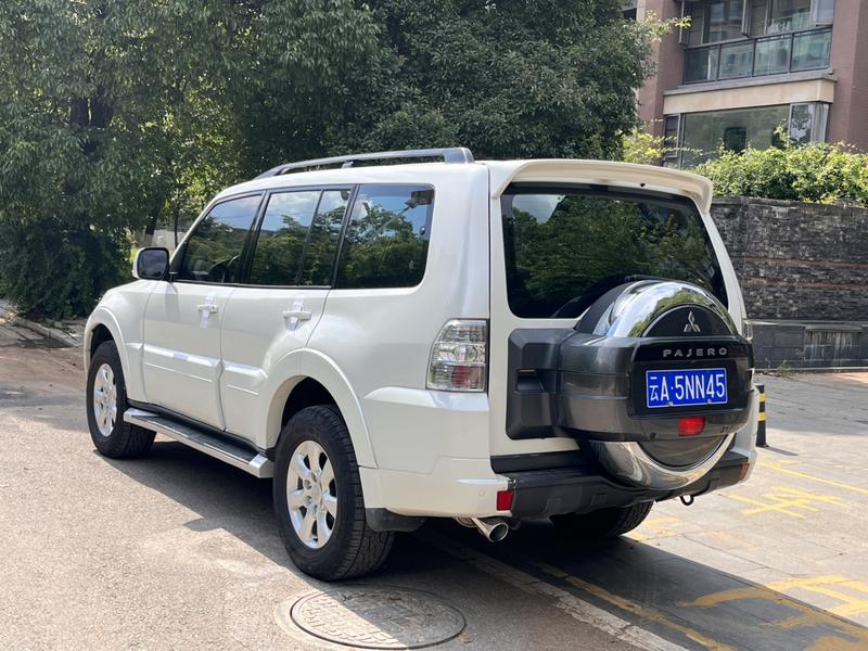 Mitsubishi Pajero (Import) - фото 4