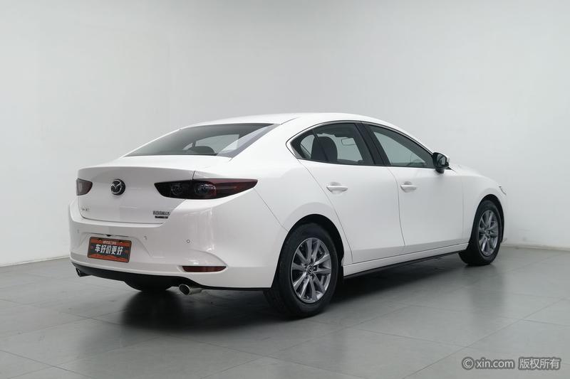 Mazda 3 - фото 3