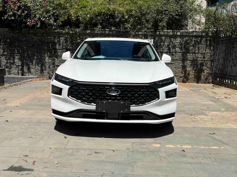 Ford Mondeo - фото 1