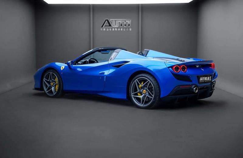 Ferrari F8 - фото 3