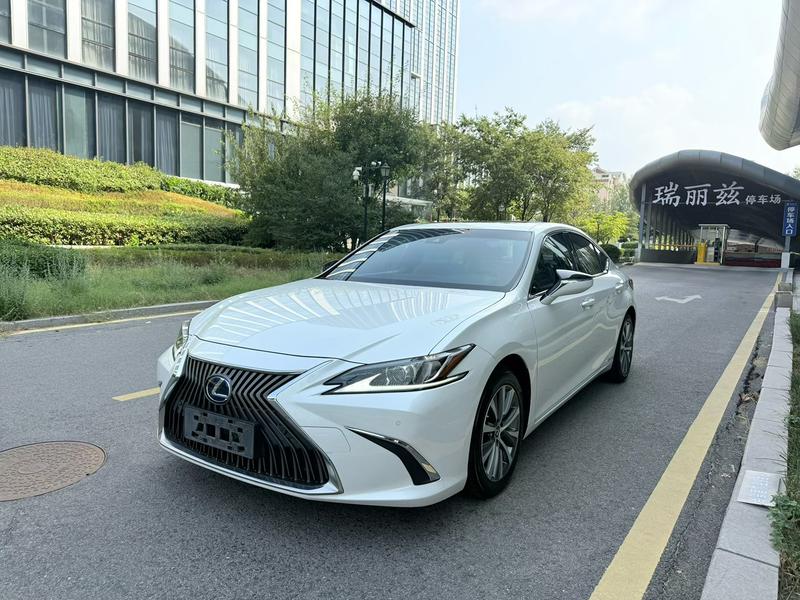 Lexus ES - фото 0