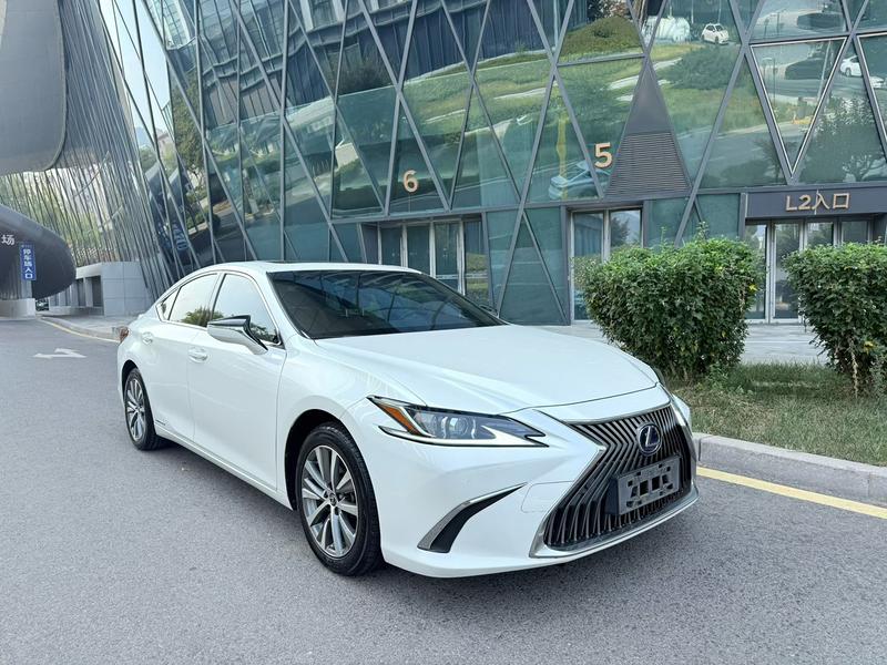 Lexus ES - фото 2