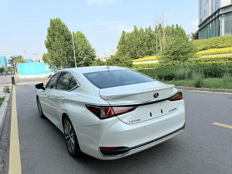 Lexus ES - фото 3