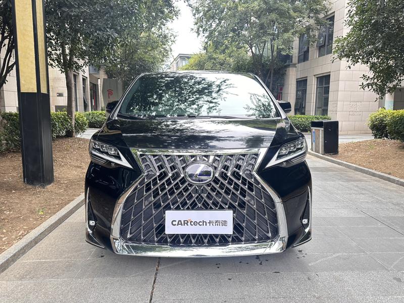 Lexus LM - фото 1