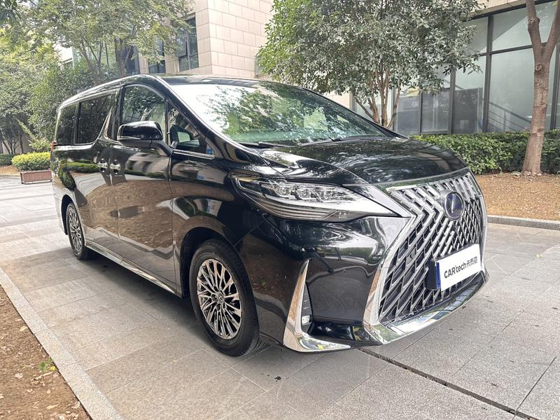 Lexus LM - фото 2