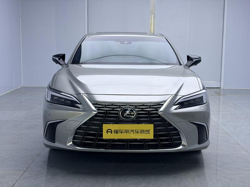 Lexus ES - фото 1