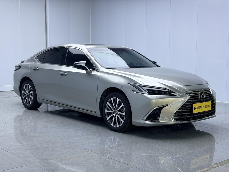 Lexus ES - фото 2