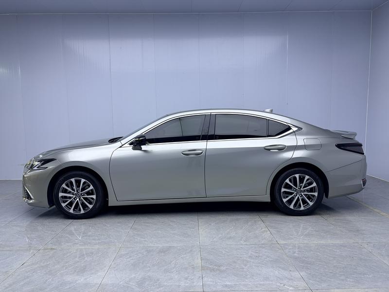 Lexus ES - фото 3