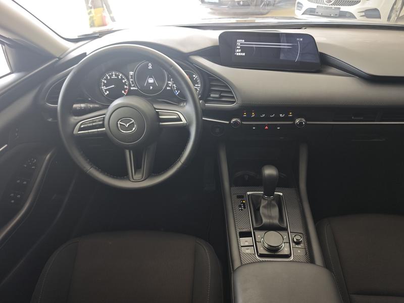 Mazda 3 - фото 2