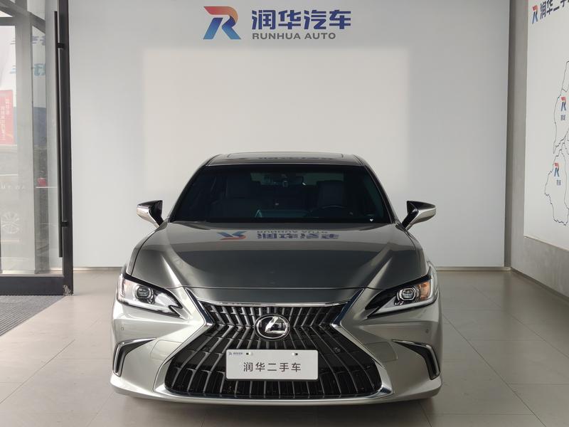 Lexus ES - фото 1