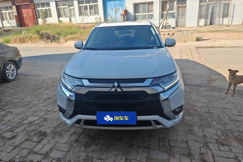 Mitsubishi Outlander - фото 1