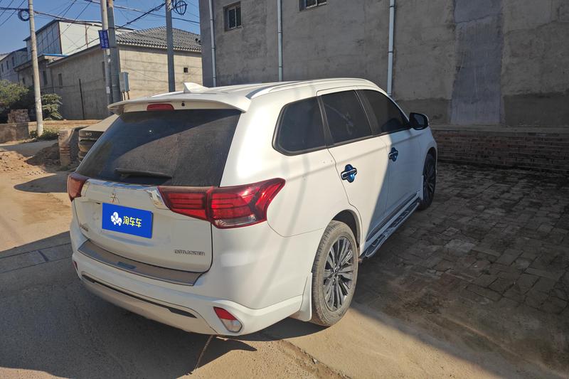 Mitsubishi Outlander - фото 2