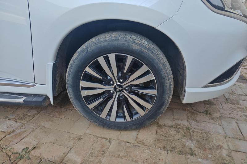 Mitsubishi Outlander - фото 3
