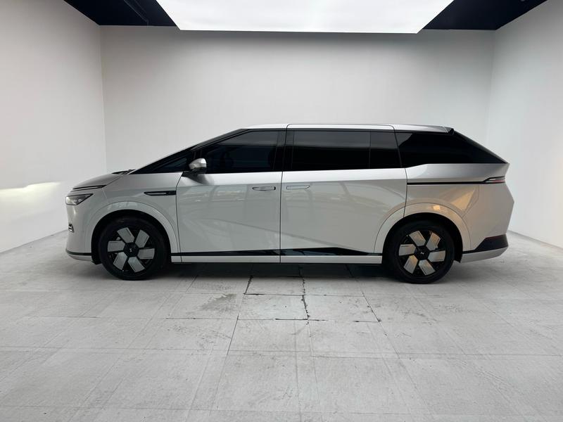 XPeng X9 - фото 3