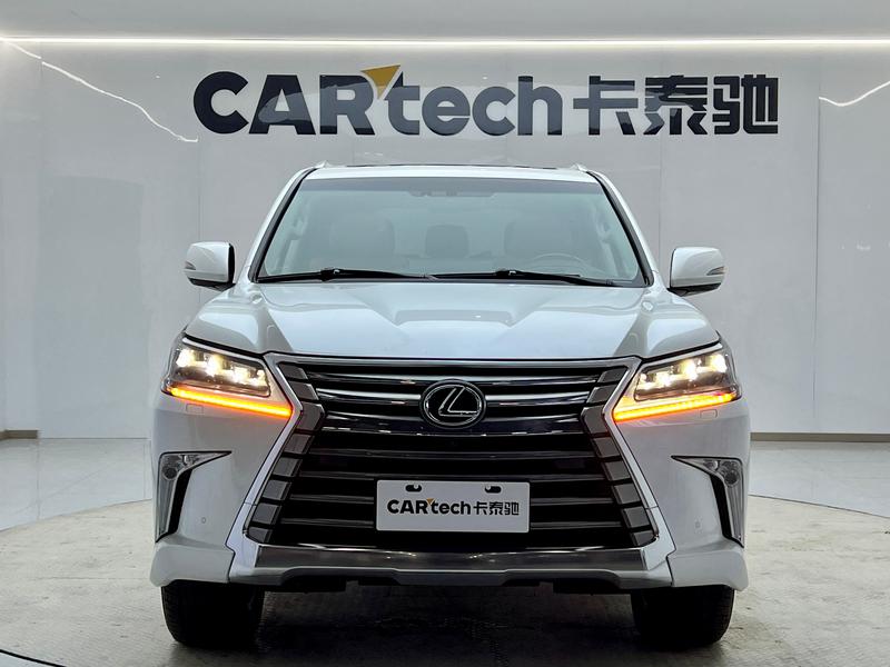 Lexus LX - фото 1