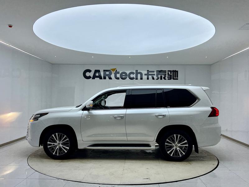 Lexus LX - фото 3