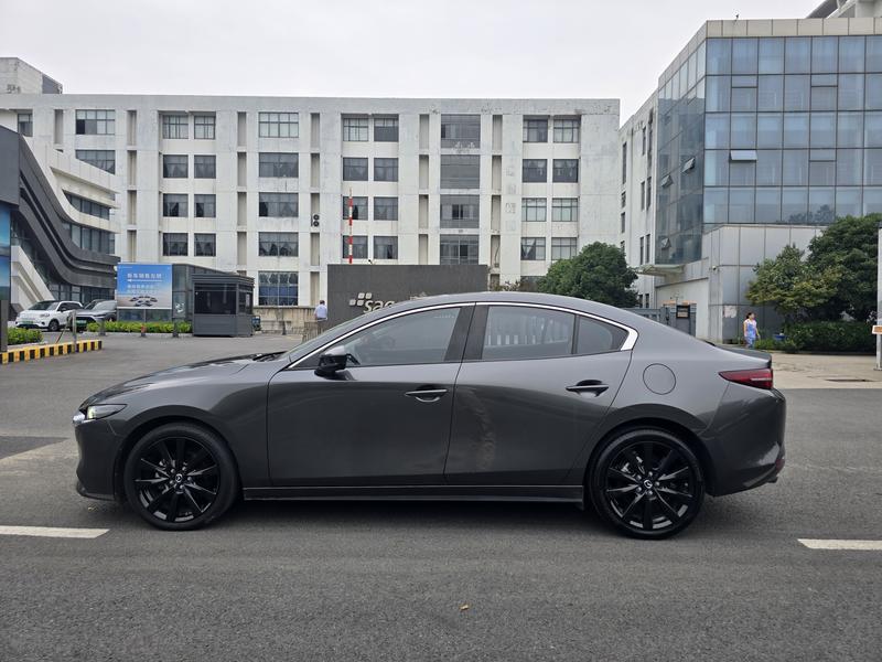 Mazda 3 - фото 3