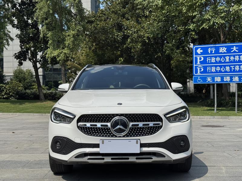 Mercedes-Benz GLA - фото 1