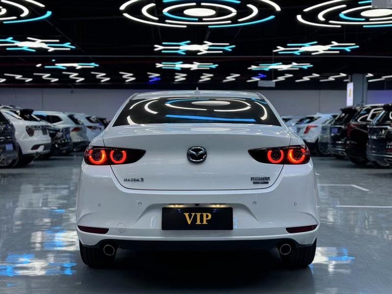 Mazda 3 - фото 4