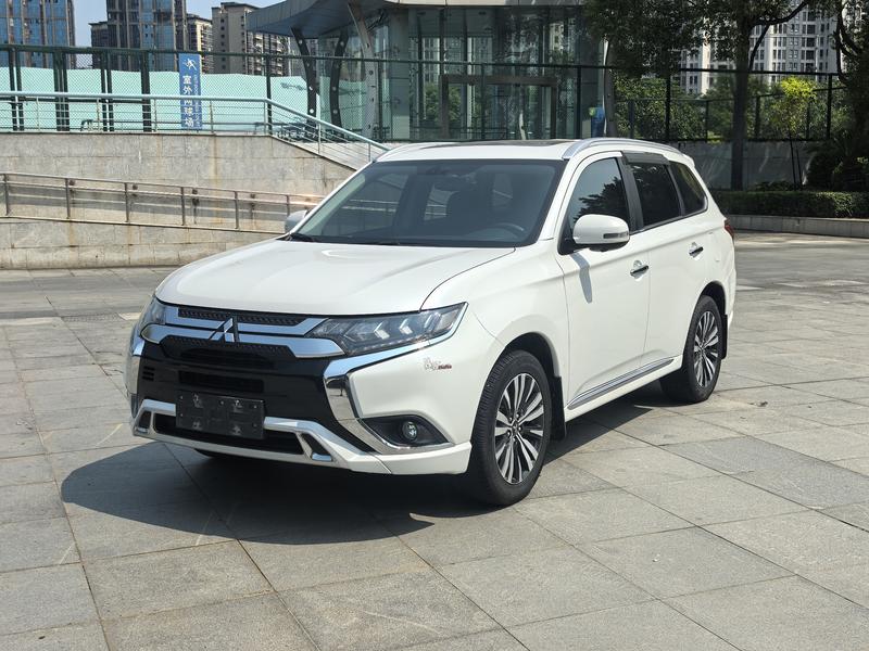 Mitsubishi Outlander - фото 0
