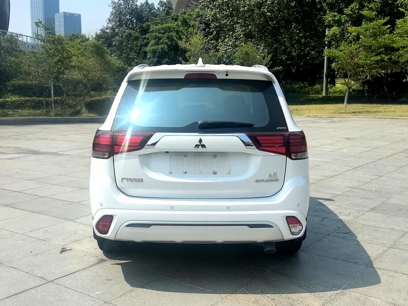 Mitsubishi Outlander - фото 3