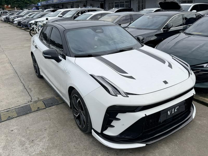 Lynk & Co 03 - фото 2