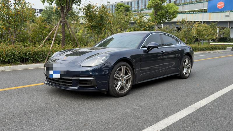 Porsche Panamera - фото 0
