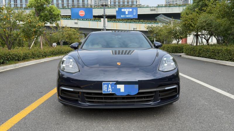 Porsche Panamera - фото 1