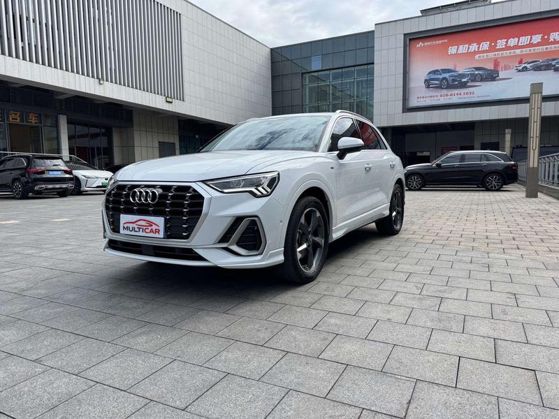 Audi Q3 - фото 0