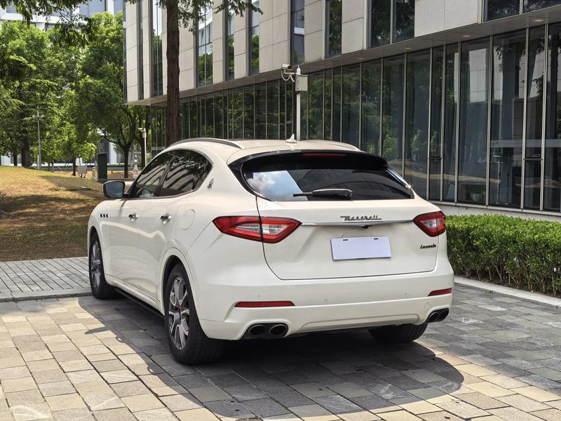 Maserati Levante - фото 4