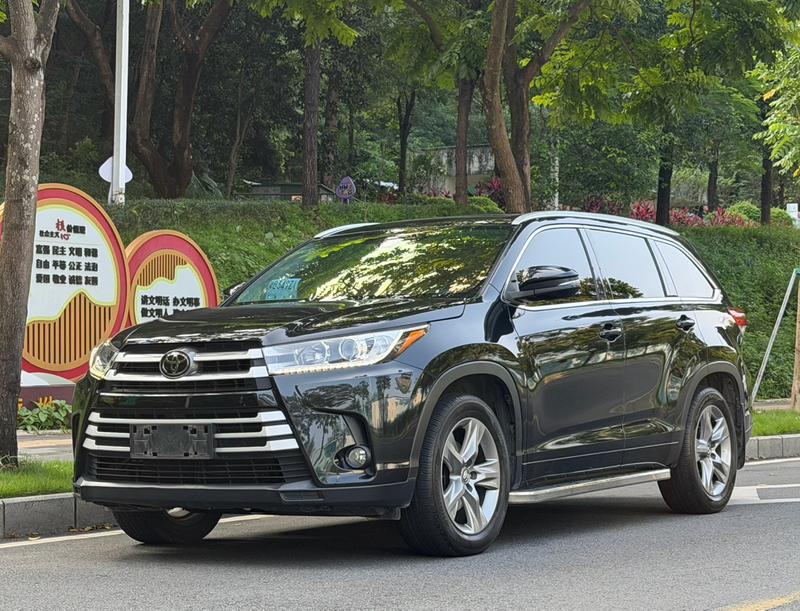 Toyota Highlander - фото 0