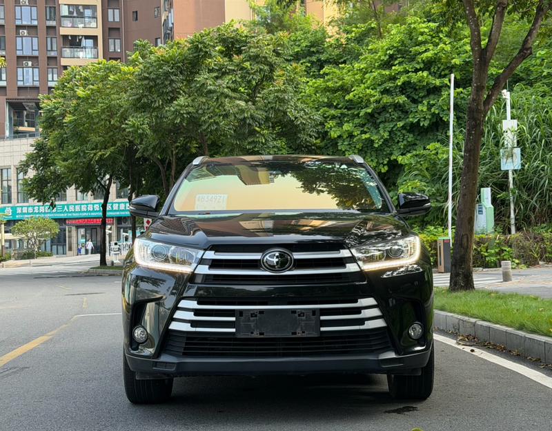 Toyota Highlander - фото 1