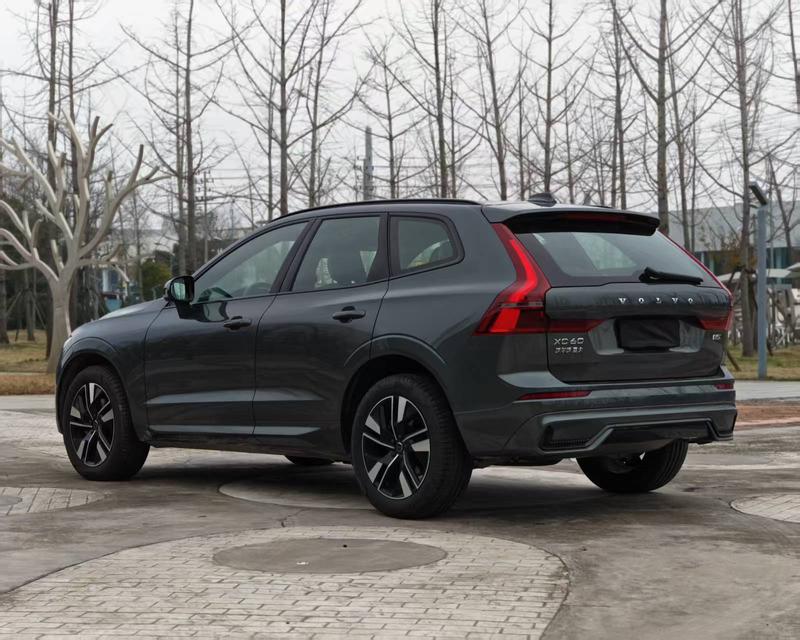 Volvo XC60 - фото 3