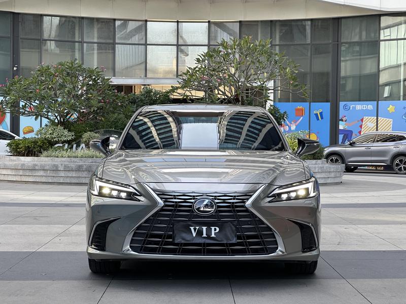 Lexus ES - фото 1
