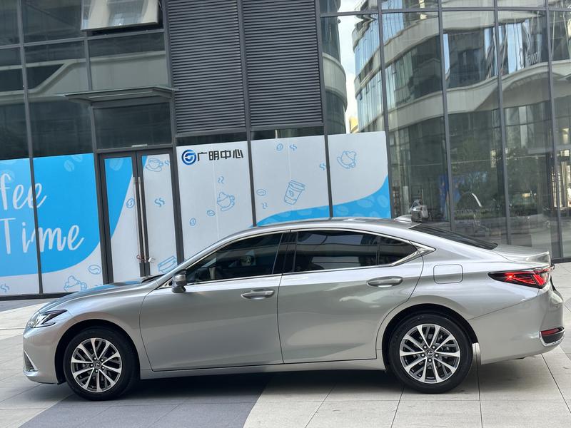 Lexus ES - фото 3