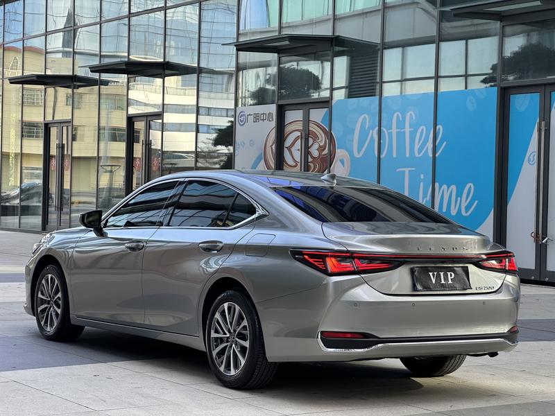 Lexus ES - фото 4