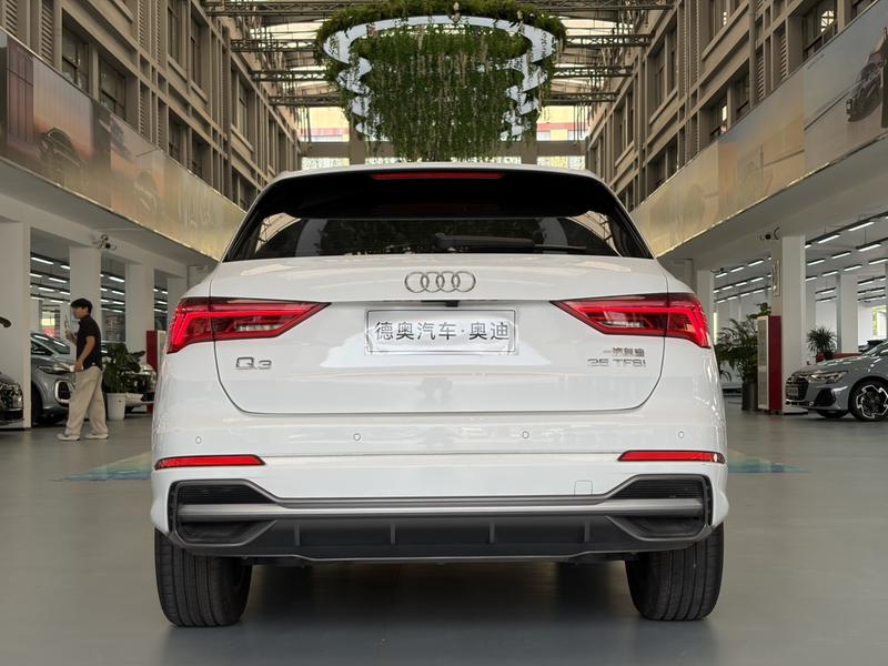 Audi Q3 - фото 3