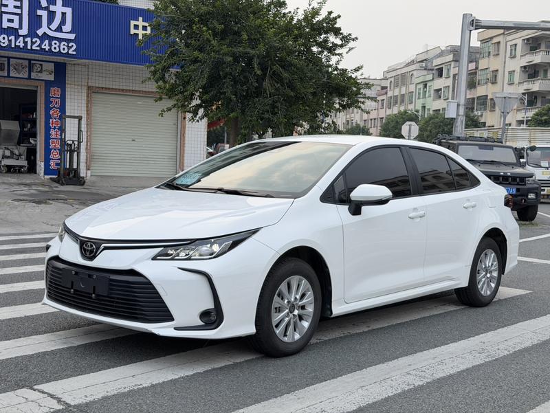 Toyota Corolla - фото 0