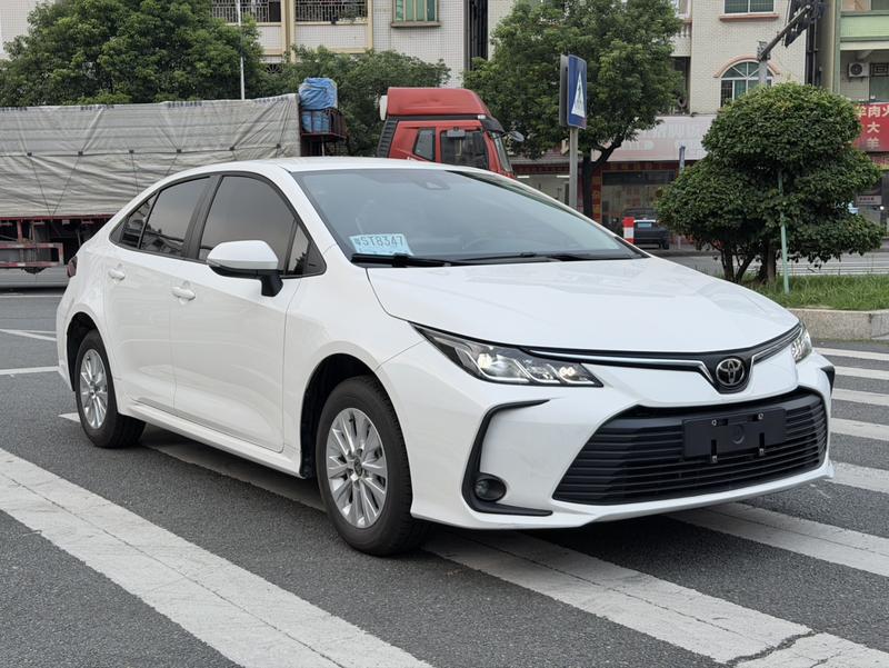 Toyota Corolla - фото 2