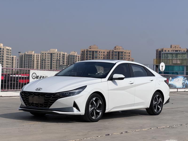 Hyundai Elantra - фото 0