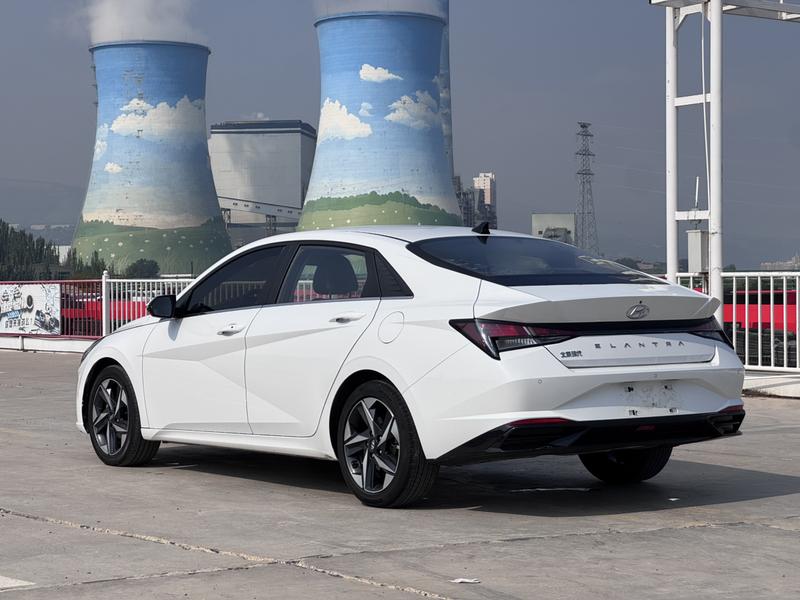 Hyundai Elantra - фото 4