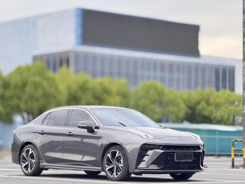 Lynk & Co 03 - фото 2