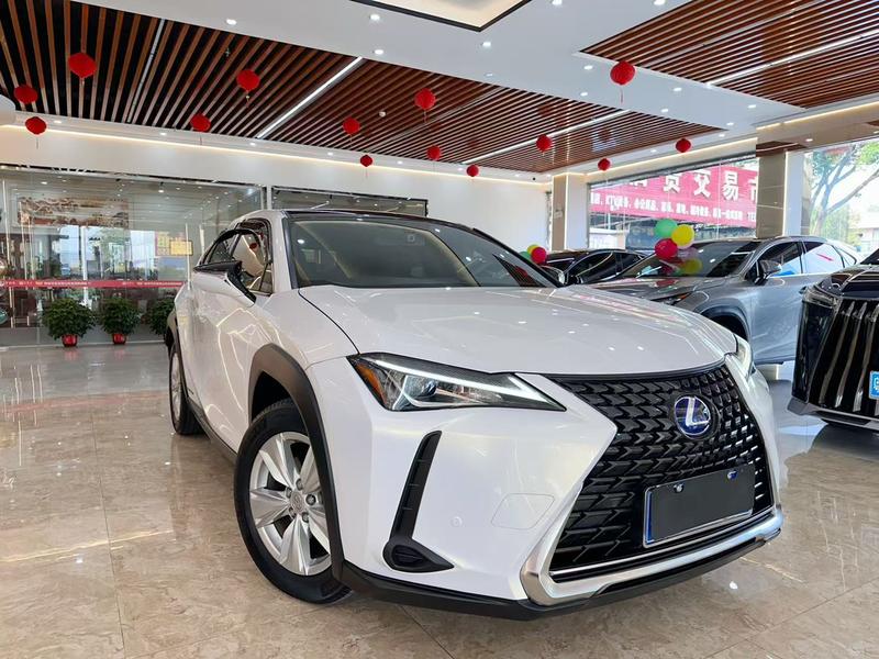 Lexus UX - фото 2