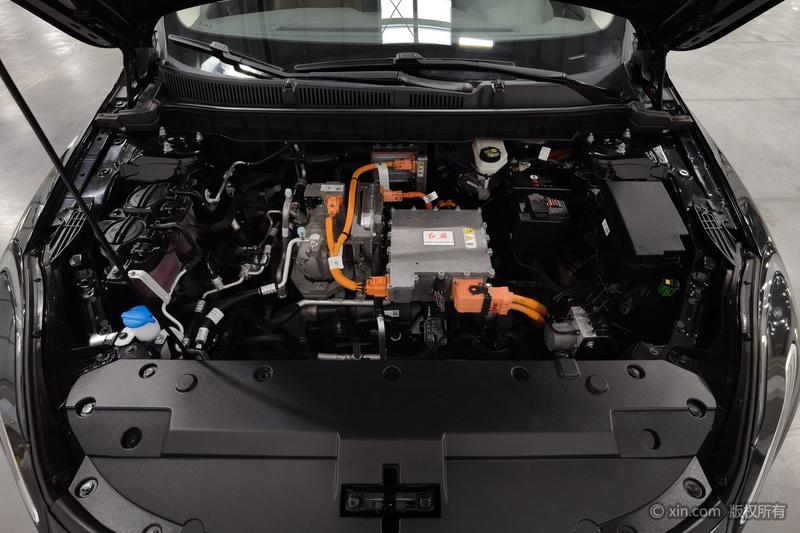 Hongqi E-QM5 - фото 4
