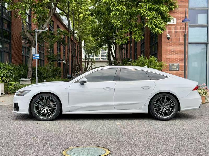 Audi A7 - фото 3