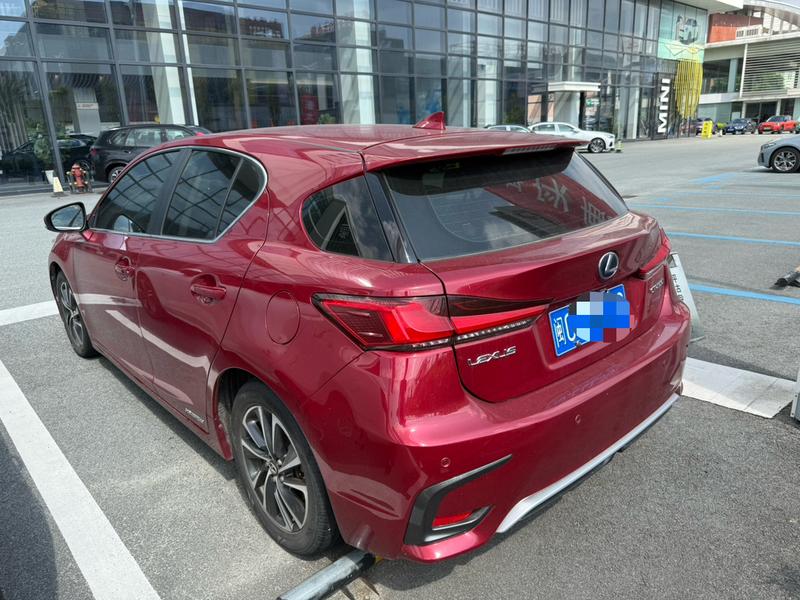 Lexus CT - фото 2