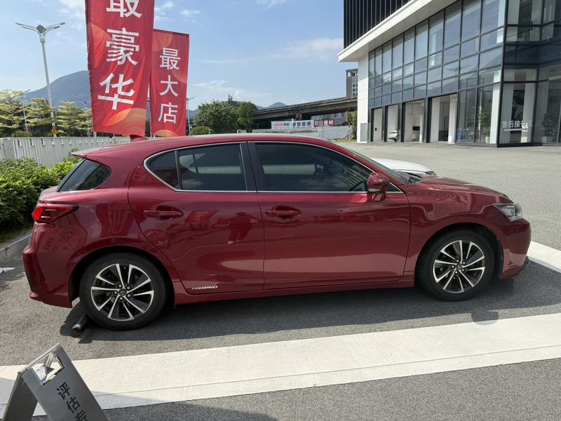 Lexus CT - фото 4