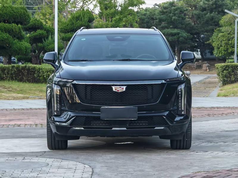 Cadillac XT5 - фото 1